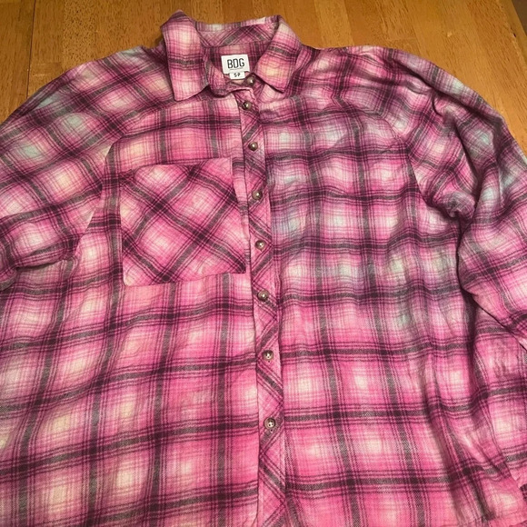 BDG UrbanOutfitters pink plaid Keanu oversized flannel long sleeve shirt,size SP - Picture 1 of 5